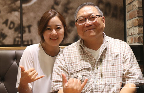 로버츠 하와이가 한국 GSA로 JJ인터내셔널을 선정했다. JJ인터내셔널 레아 송(Leah Song, 왼쪽) 대표와 로버츠 하와이 대니 슘 이사