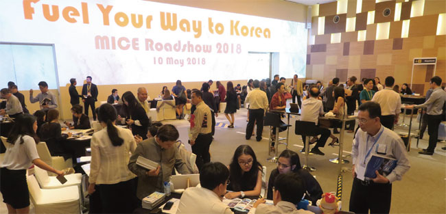 한국이 2년 연속 국제회의 개최 1위에 올랐다. 사진은 지난 5월 싱가포르에서 열린 한국MICE 로드쇼