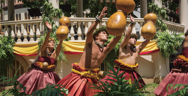 지난 21일, 22일 양일간 이올라니 궁전에서 하와이의 훌라 축제 프린스 랏 훌라 페스티벌이 열렸다. 페스티벌은 총 20팀의 공연과 공로상 시상, 요리시연회 등 다채로운 행사들로 채워졌다