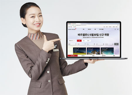 아시아나항공이 고객의 편의성을 높이기 위해 공식 홈페이지와 모바일을전면 개편하고, 이를 기념해 다양한 이벤트도 진행한다