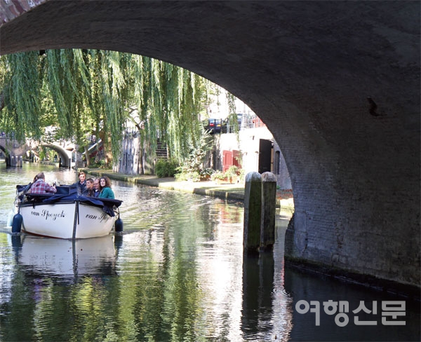 네덜란드를 방문하는 한국인 관광객이 꾸준히 늘고 있다. 사진은 암스테르담 운하크루즈 여행신문 CB