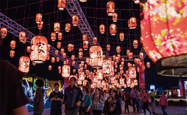 세계 10대 축제 중 하나로 꼽히는 ‘2019 타이완 등불축제’가 까오슝 남부 핑둥현에서 음력 정월대보름인 2월1 9일 화려한 막을 올렸다
