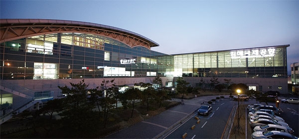 탄탄한 소비 기반을 바탕으로 성장하고 있는 김해공항 ⓒ한국공항공사