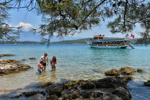 터키 여행의 인기가 식을줄 모르는 가운데 터키문화관광부가 지중해의 푸른 바다를 만날 수 명소로 이스탄불 뷔위카다섬, 욀루데니스, 마르마리스, 안탈리아를 소개했다. 사진은 마르마리스 ⓒ터키문화관광부
