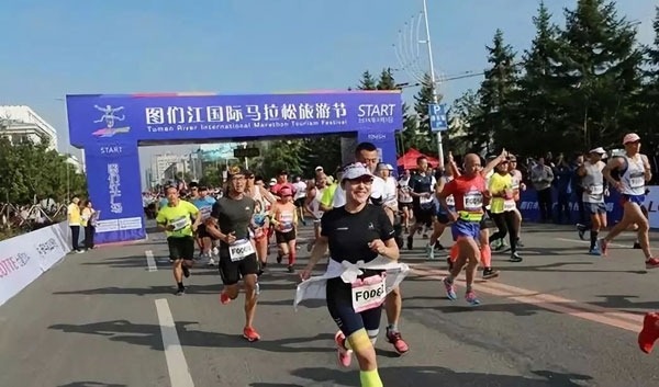 중국 길림성 도문시에서 ‘제1회 도문 두만강 마라톤대회’가 1,000여명이 참가한 가운데 열렸다 ⓒ에스앤비투어