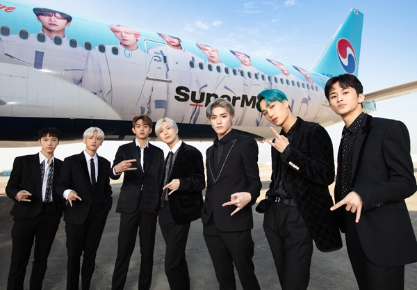 대한항공은 에스엠엔터테인먼트 소속 아이돌 그룹인 슈퍼엠을 글로벌 앰배서더로 위촉했다. ⓒ대한항공