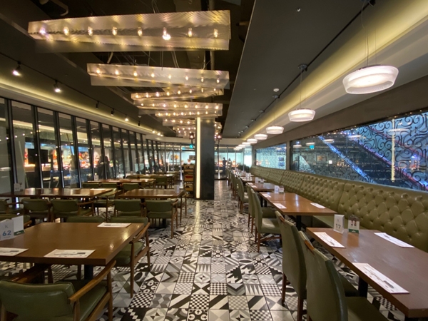 마린칸토는 식당 내 다양한 메뉴를 준비해 고객들의 서비스 만족도를 높였다. 총 좌석 수는 1,000석으로, 소규모부터 단체 모임까지 수용 가능하다