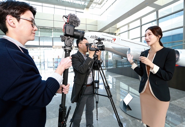 아시아나항공의 유튜브 사내방송 ‘올티비’가 개국 1주년을 맞아 지난달 29일 25번째 방송을 진행했다 ⓒ아시아나항공