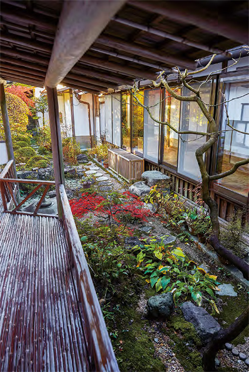 고야산 료칸에서 볼 수 있는 일본식 정원