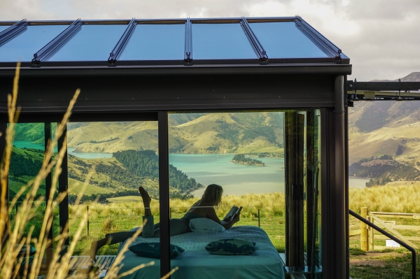 뉴질랜드에서는 공간을 최소화한 작은 집과 24시간 이내 머무르는 마이크로 스테이 형태가 인기를 얻고 있다. 사진은 샤논 워커 하우스와 퓨어 포드 / 뉴질랜드관광청