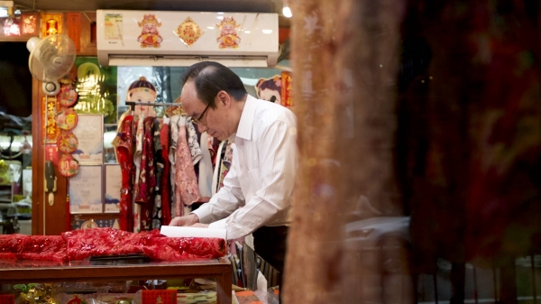 곡선미가 돋보이는 치파오를 제작하는 모습 / 홍콩관광청