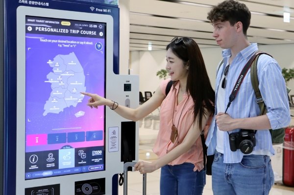 2021년형 ‘스마트 관광안내시스템’이 전국 주요 관광거점에서 운영된다. / 한국방문위원회