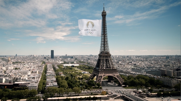 오륜기가 걸린 파리 에펠탑 / Paris2024
