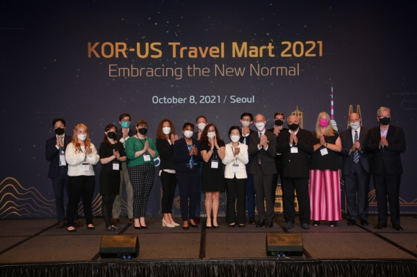 미국 여행업계 주요 관계자들이 한국을 방문해 포스트 코로나 방한 관광 재개 가능성을 타진했다. 트래블마트 이후 참가자들이 단체사진을 촬영하고 있다. / 한국관광공사