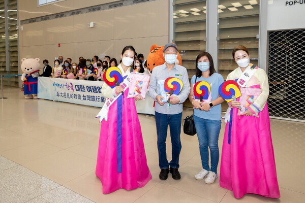 대만 주요 여행사 관계자 등을 대상으로 3년 만에 한국 팸투어가 진행된다. 사진은 공항 환영행사 모습 / 한국관광공사