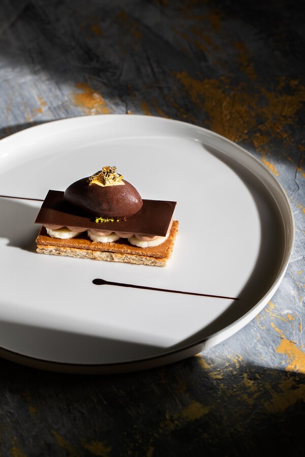 Four Seasons Hotel Hong Kong Caprice - Banana Chocolate Mille-feuille, Cocoa Sorbet