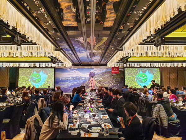 스위스 여행 박람회, STE가 지난 20일 서울에서 열렸다. 이번 박람회에는 스위스 현지 업체 17곳의 관계자들을 비롯해 한국 여행업계 관계자들까지 약 100여명이 참석했다 / 손고은 기자 