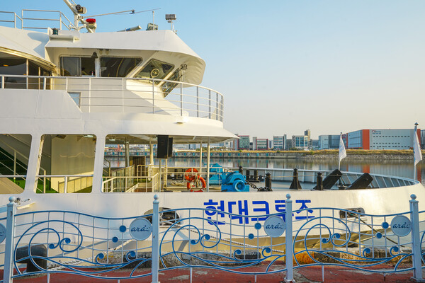 아라김포터미널에 정박 중인 현대해양레저의 현대크루즈 / 이은지 기자