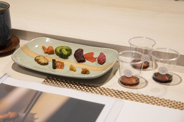 참가자들은 다양한 쓰케모노(채소절임), 일본 된장과 간장을 맛보며 발효 문화를 이해했다 / 이성균 기자