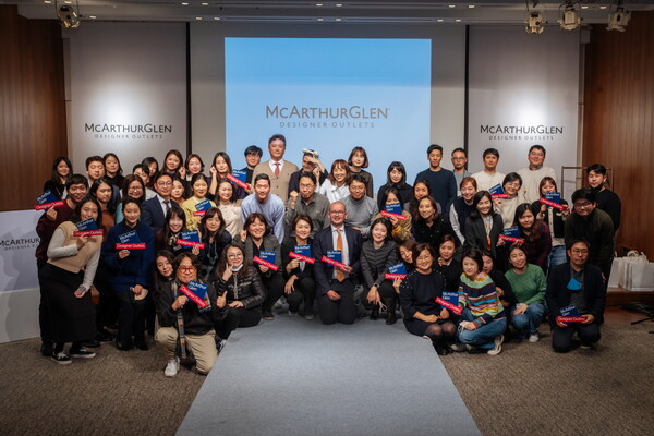 맥아더글렌 디자이너 아웃렛이 지난 6일 한국 진출 10주년을 기념하며 60여개 국내 여행사 파트너 및 미디어 관계자들을 초청해 연말 감사 행사를 열었다 / 맥아더글렌 디자이너 아웃렛 