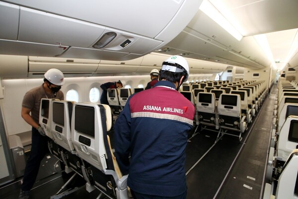아시아나항공이 코로나 기간 화물기로 개조한 항공기 7대를 모두 여객기로 되돌렸다 / 아시아나항공