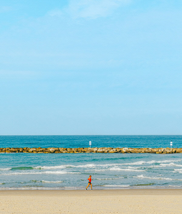 텔아비브 바나나 해변(Banana Beach). 파란 하늘과 바다만 있어도 근사한 여행이 된다