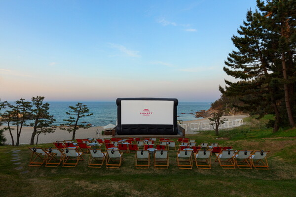 오는 10월까지 쏠비치 양양에서 야외 영화관 선셋 시네마(Sunset Cinema)가 운영된다 / 소노호텔앤리조트