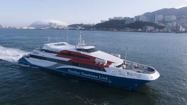 팬스타그룹이 부산-대마도(쓰시마) 고속여객선을 6월1일부터 매일 운항한다. 사진은 쓰시마링크호 / 팬스타그룹 