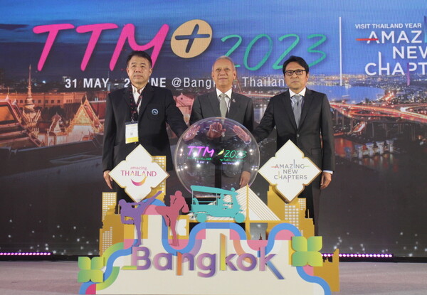 TTM+가 5월31일부터 6월2일까지 방콕에서 개최됐다. 5월31일 태국 관광체육부 피팟 라차낏쁘라칸(Phiphat Ratchakitprakarn) 장관(가운데)과 타넷 펫수완(Tanes Petsuwan) 부청장(오른쪽) 등이 오프닝 세레모니에 참석했다/ 김다미