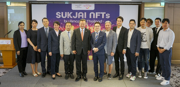 7월7일 롯데호텔 서울에서 열린 '​​​​​숙짜이(SUKJAI) NFT Amazing Thailand’ 론칭 행사에서 관계자들이 기념 촬영을 하고 있다 / 이은지 기자 