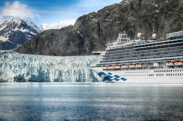 빙하를 향해 항해하는 세계 3대 크루즈 선사 프린세스 크루즈 ‘로얄호’