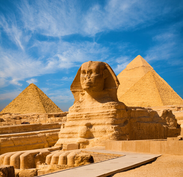 한진관광이 내년 1월 출발하는 이집트 전세기 상품을 출시했다. 올해 초에도 많은 사랑을 받았던 상품으로 한층 더 업그레이드되어 돌아왔다. 사진은 이집트 피라미드&스핑크스 / 한진관광 