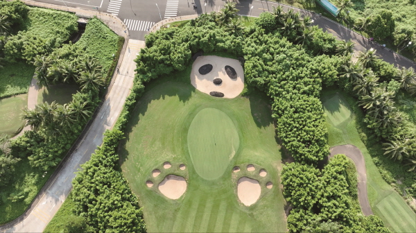 중국을 대표하는 판다와 대나무 모양으로 벙커를 조성한 6번 코스 메도우 링크스  ⓒ미션힐스 골프&리조트