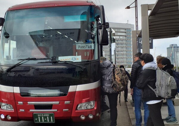부산-오사카 크루즈에 호텔과 셔틀버스를 연계한 올인원 패키지 상품이 나왔다. / 팬스타