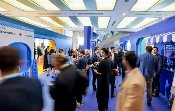 컨퍼런스 행사장에는 트립닷컴이 제공하는 패키지여행, 기차, 항공권, 숙박, 어트랙션 등 다양한 서비스를 상징하는 부스가 마련됐다 / 트립닷컴 그룹 