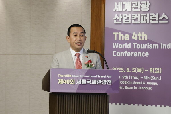 캄보디아관광부 휴엇 학(Huot Hak) 장관이 기조발제를 발표하고 있다 / 송요셉 기자