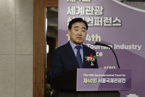 국제관광인포럼 유진룡 회장은 "관광으로 얻는 혜택이 지역으로 공정하게 돌아가도록 하고, 위기 속에서도 흔들리지 않는 탄탄한 회복력을 갖추는 것이 매우 중요하다“라고 말했다 / 송요셉 기자