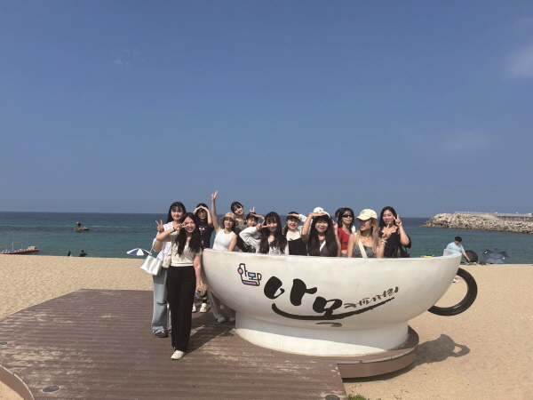 강릉과 동해의 대표 감성 명소를 둘러보는 '강릉 & 동해 1박2일 투어'도 진행된다 /강릉과 동해의 대표 감성 명소를 둘러보는 '강릉 & 동해 1박2일 투어'도 진행된다 /한국방문의해위원회