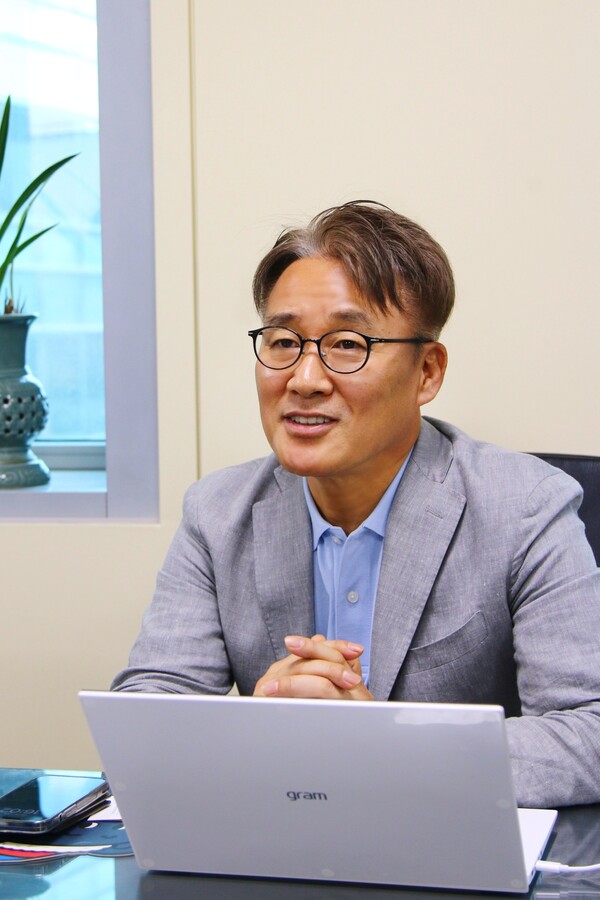 한진관광 이장훈 대표이사는 “한진관광의 소비층을 보다 넓게 확대하기 위해서는 LCC를 활용한 상품 확대, 브랜딩 등이 필수적”이라며 “좋은 상품을 기획하고, 새로운 시도로 변화하며 좀 더 역동적인 여행사가 될 수 있도록 노력하겠다”라고 말했다 / 손고은 기자 