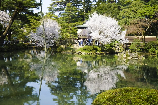 주요 여행사들은 일본 대지진 예언으로 불안 요소가 있지만, 취소 사례는 평년 수준이라고 설명했다. 사진은 일본 가나자와 겐로쿠엔 / 여행신문 CB