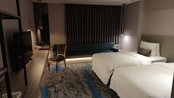 퀴나 플라자는 약 7,000평 규모의 발리 스타일의 정원을 갖추고 있어 도심에서도 열대 자연의 매력을 만끽할 수 있다  /VVIP투어