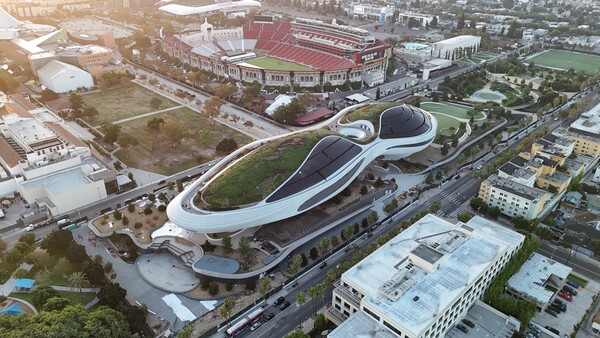 조지 루카스와 멜로디 홉슨이 설립한 루카스 내러티브 아트 미술관(Lucas Museum of Narrative Art)이 2026년 9월22일 미국 로스앤젤레스 엑스포지션 파크에서 정식 개관한다 / LA관광청