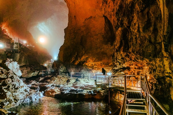 무려 5억년도 더 전에 형성된 환선굴에선 시간의 깊이가 느껴진다