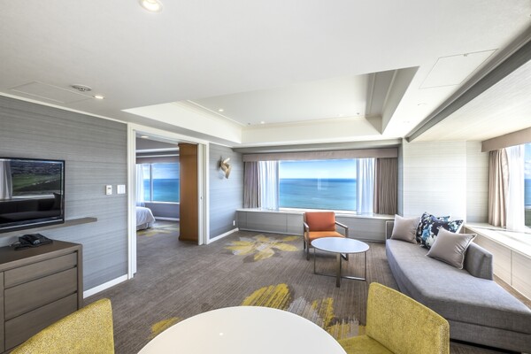 피닉스 시가이아 오션 타워는 총 734개 객실을 갖춘 미야자키 지역을 대표하는 리조트호텔이다 / 피닉스 시가이아 오션 타워