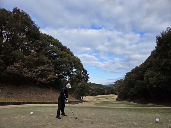 파크CC 파3 11번 홀. 그린 바로 앞에 벙커가 넓고 턱도 높아 부담스럽다. / 안인석 기자