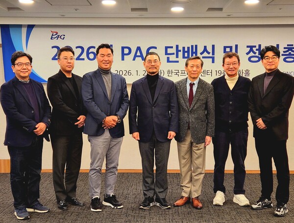 사진 왼쪽부터 류창호 경기간사, 우준열, 홍찬호 부회장, 고재경 회장(PAG 신임 집행부) 권오린 전 회장, 신은철 전 부회장, 임병우 전 경기간사 / 김기남 기자