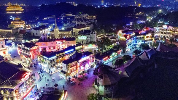 광저우·홍콩 옛 거리는 헝디엔 월드 스튜디오에서 가장 장르적인 공간이다