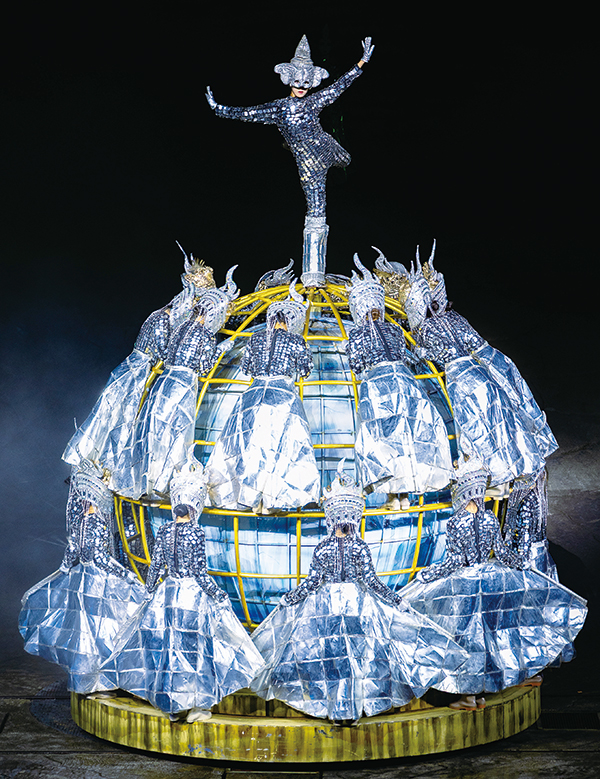 헝디엔의 밤을 대표하는 퍼포먼스형 야외 공연 ‘몽환곡쇼’