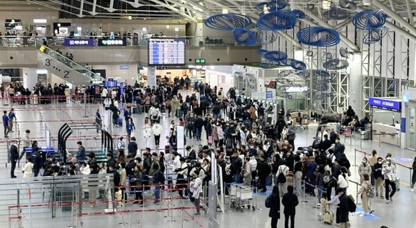 김해공항이 설 연휴 특별교통대책반을 가동한다.