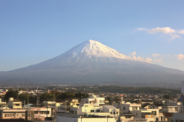 중국 정부의 방일 자제령 여파로 1월 일본을 찾은 중국인 관광객이 전년 대비 60.7% 급감하면서, 방일 외국인 수가 전년 동월 대비 감소세를 기록했다 /여행신문 CB